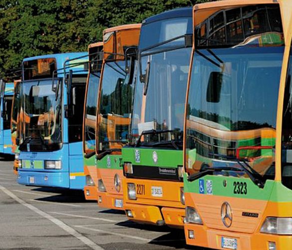 26072016 autobus parcheggiati