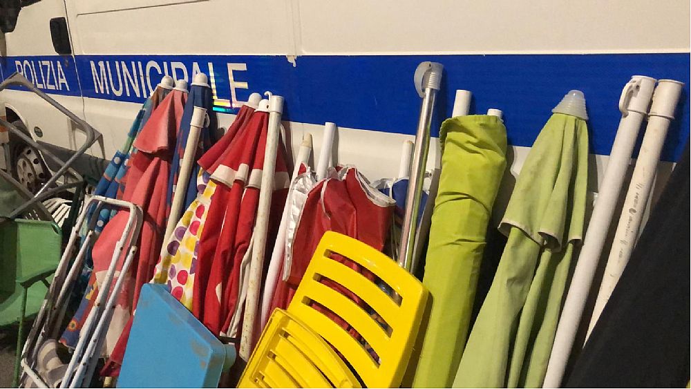 26072019 sequestri ombrelloni spiaggia