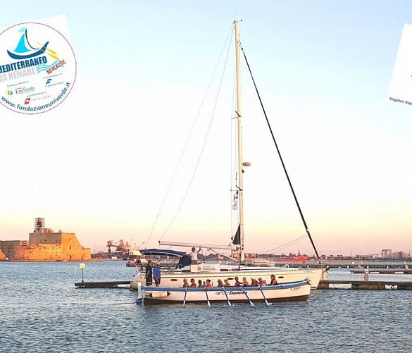 26082017 La barca a vela di mediterraneo da remare