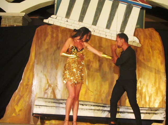 teatro l uomo più forte