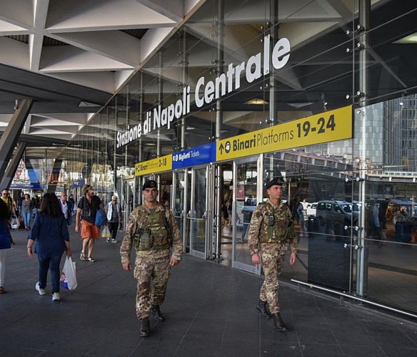 26092017 militari alla Stazione Centrale di Napoli