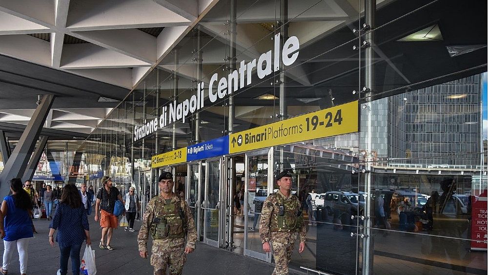 26092017 militari alla Stazione Centrale di Napoli