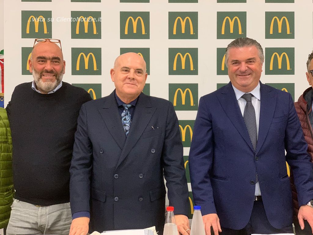 image mcdonald s capaccio paestum ambiente