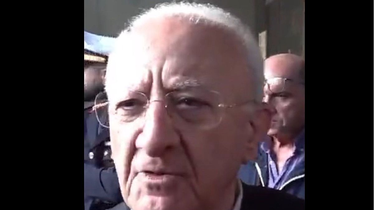 DE LUCA NON SI RITIRA &#34;Io controllo, e seguo. Ma potete immaginare che prendo 10 anni di vita e li butto a mare?&#34;