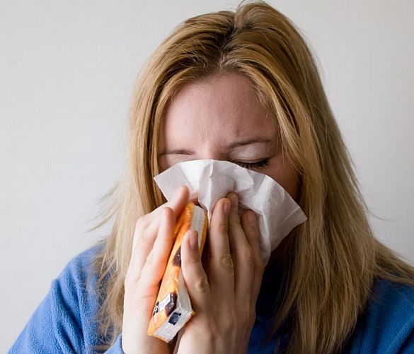 26122017 influenza donna raffreddata