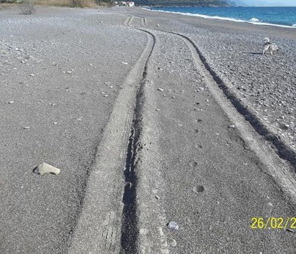 27022019 auto su spiaggia