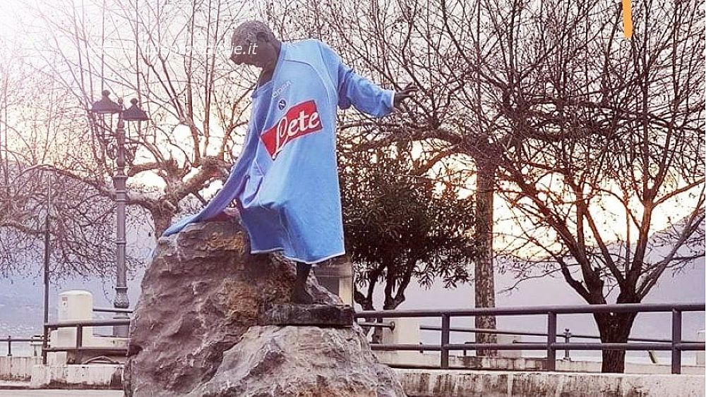 27022023 scario bimbo con granchio 27022023 scario bimbo con granchio