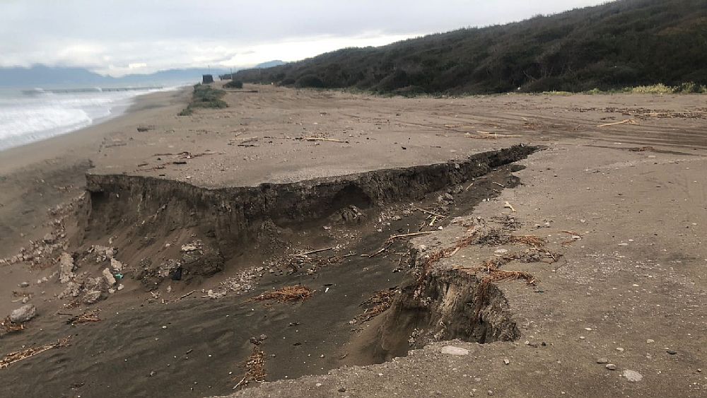 27032018 mareggiate capaccio spiaggia