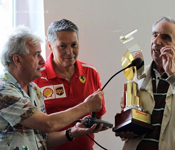 Tonino-Luppino foto - 27032021 mimmo tiriolo al centro nella foto