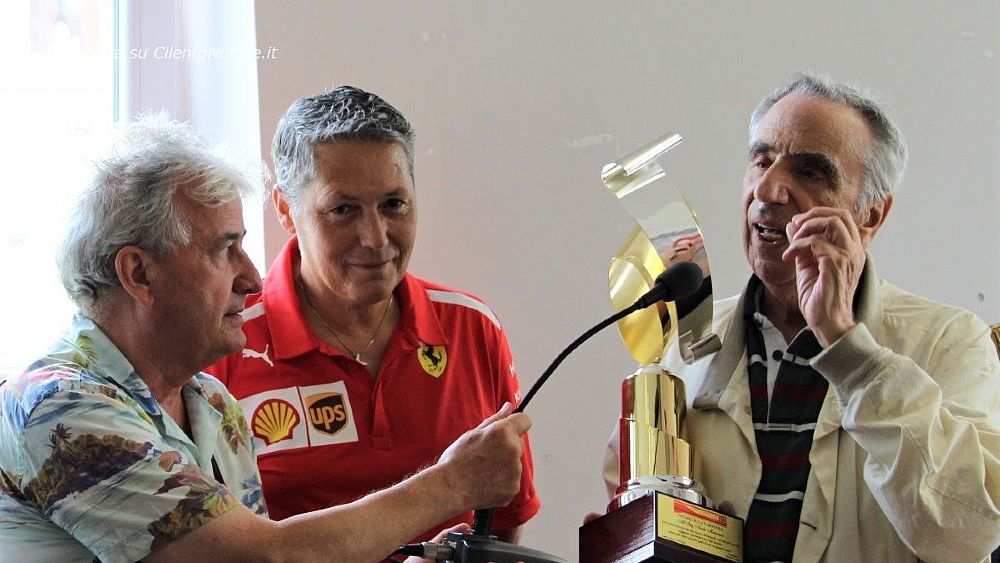 27032021 mimmo tiriolo al centro nella foto 27032021 mimmo tiriolo al centro nella foto