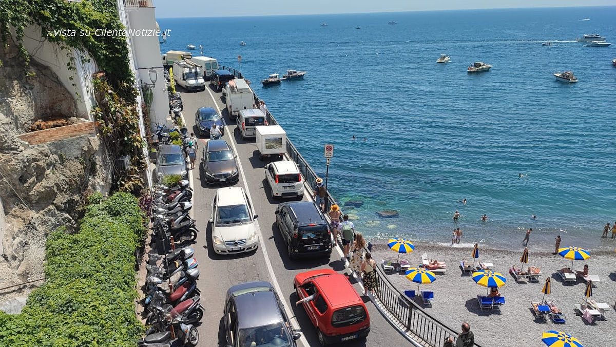 27042024 traffico costiera amalfitana 27042024 traffico costiera amalfitana