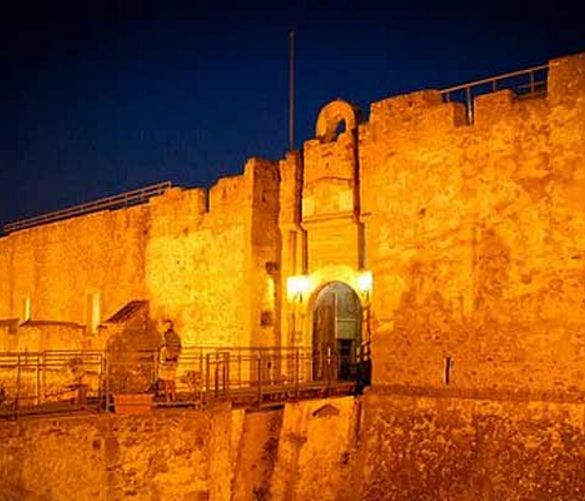 27082018 castello di agropoli notte