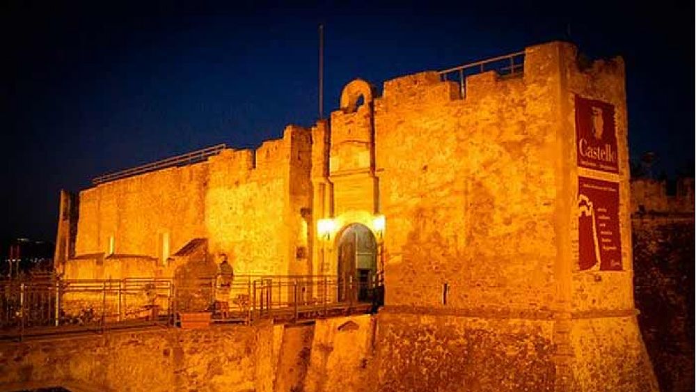 27082018 castello di agropoli notte