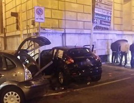 27092015 auto contro muro