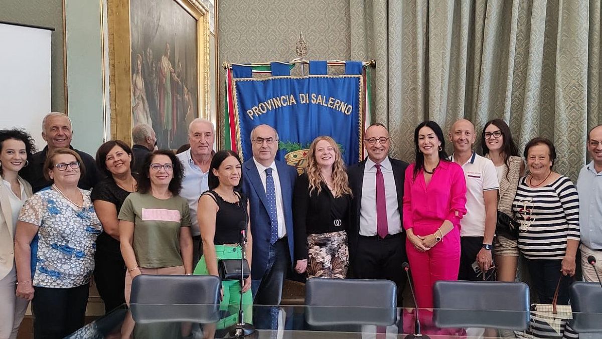 27092023 carri allegorici di uva