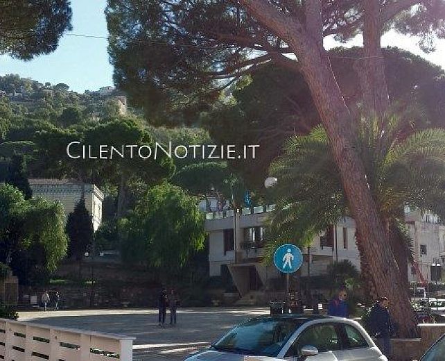 27112015 municipio e piazza a castellabate