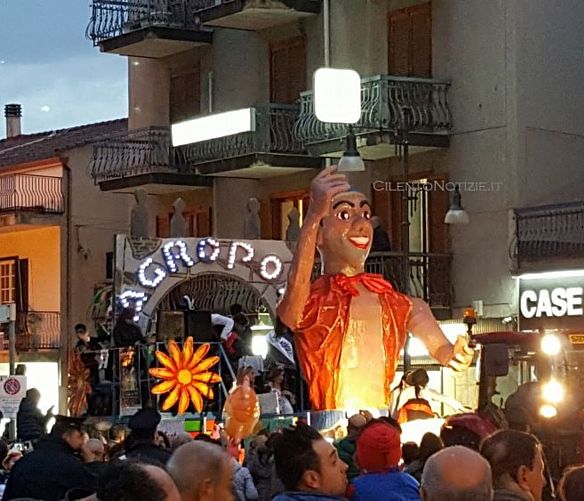 28022017 carnevale di agropoli carri allegorici