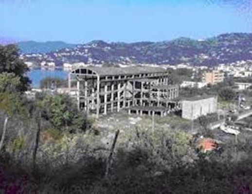 Paolo-Abbate foto - 28042015 scheletri cemento armato 01