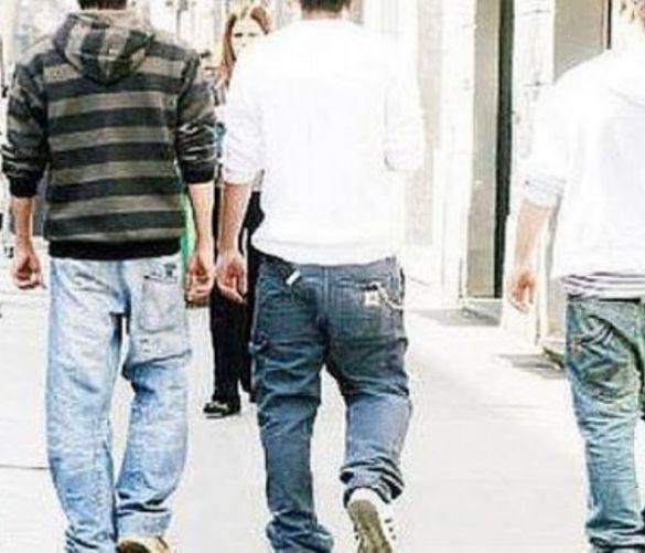 Giuseppe-Lembo foto - 28042016 giovani di spalle