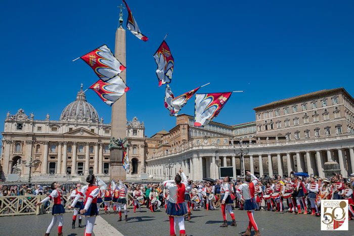 sbandieratori a piazza san pietro