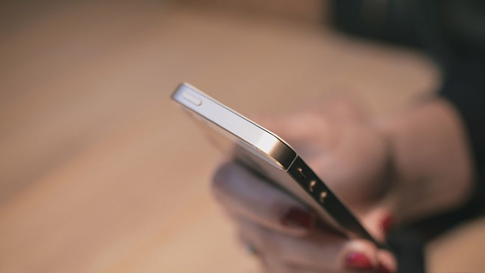 28072016 smartphone in mano