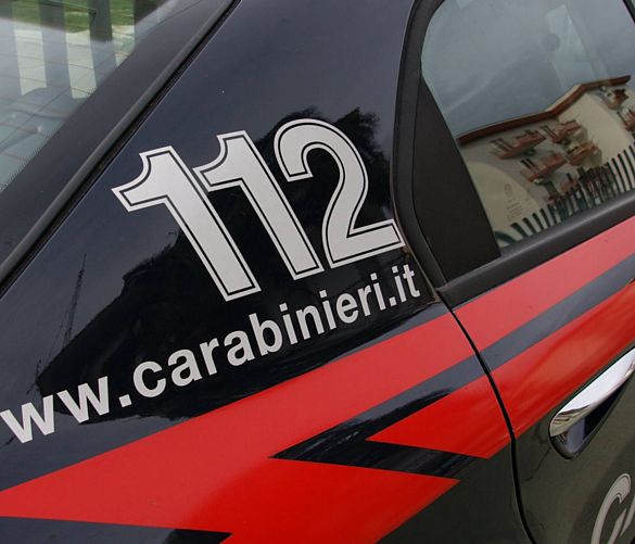 28102017 carabinieri auto