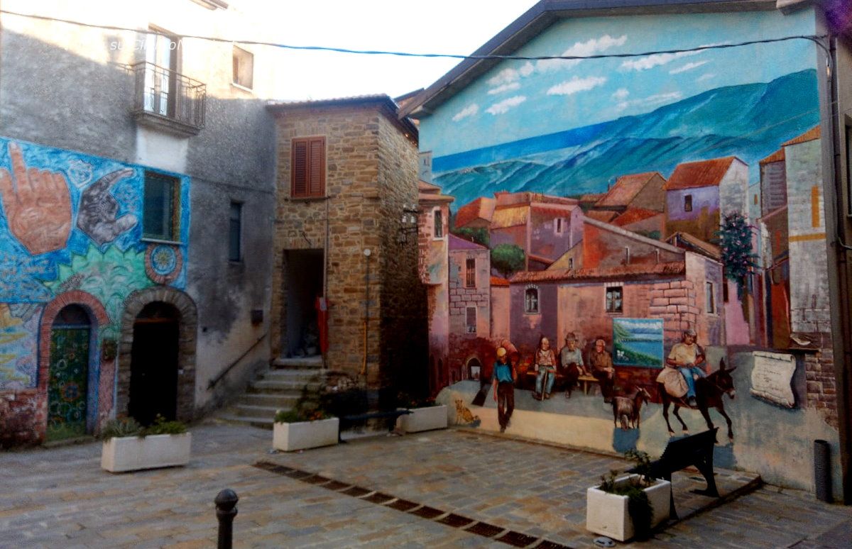 Cilento - Le ultime  Notizie foto - 28122019 murales piano vetrale.jpg
