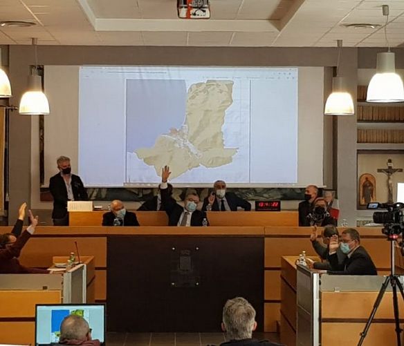 28122020 foto votazione definitiva PUC
