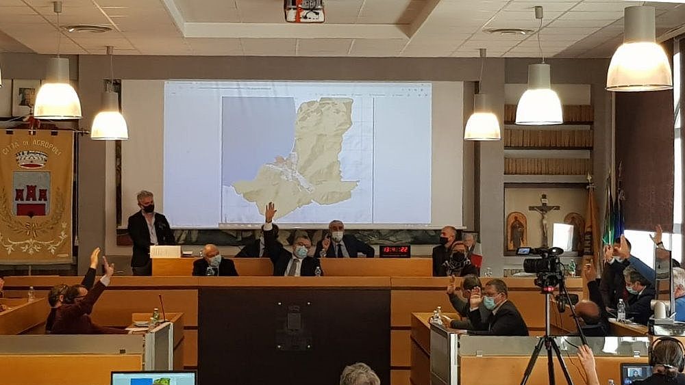 28122020 foto votazione definitiva PUC