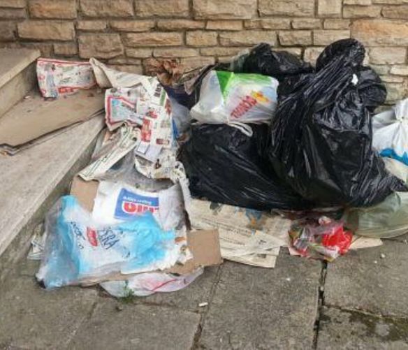 29032018 rifiuti in strada
