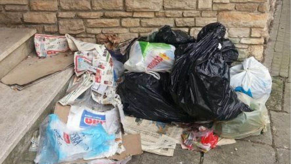 29032018 rifiuti in strada