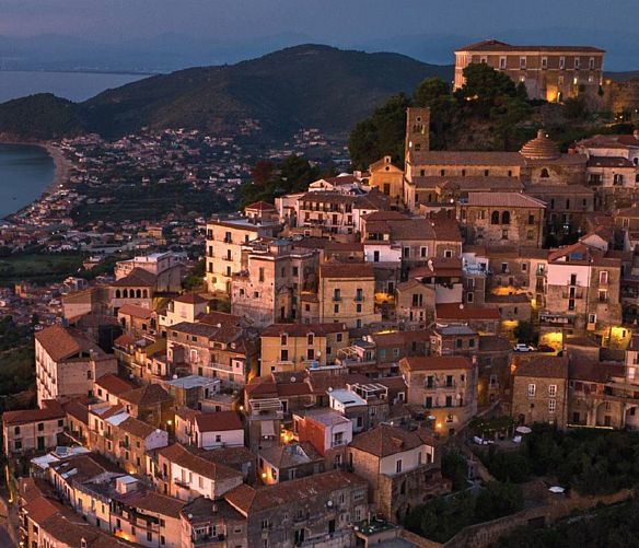 29052023 castellabate di sera luci meraviglia
