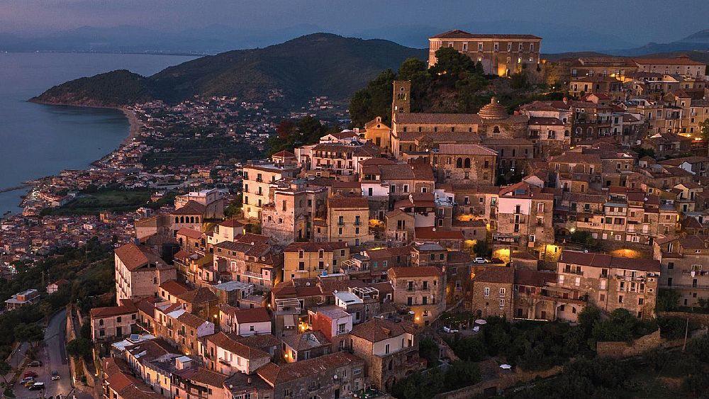 29052023 castellabate di sera luci meraviglia