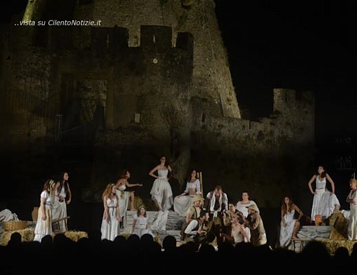 29062015 velia teatro 2015