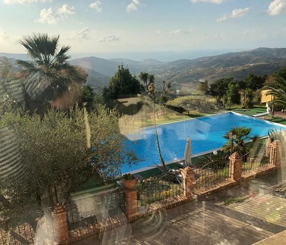 Marisa-Russo foto - 29082021 poolside art laureana