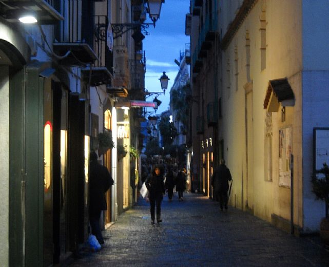 29092013 via mercanti a salerno