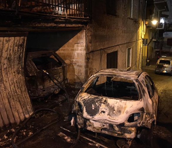 Antonio-Vuolo foto - 29122016 incendio auto castellabate