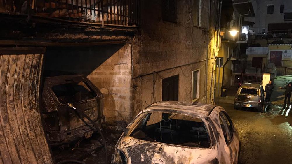 29122016 incendio auto castellabate 29122016 incendio auto castellabate