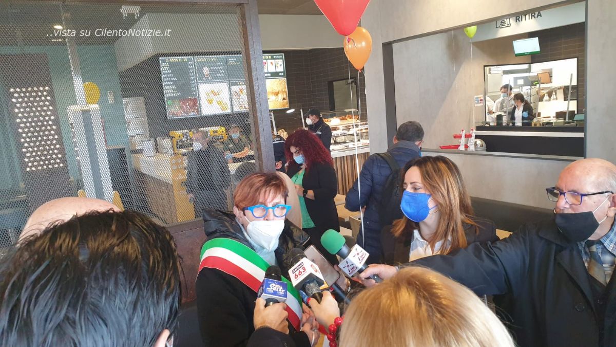 sindaca battipaglia all apertura del nuovo mcdonald's