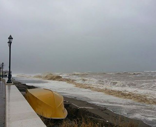 30012015 mare agitato villammare rosa celano