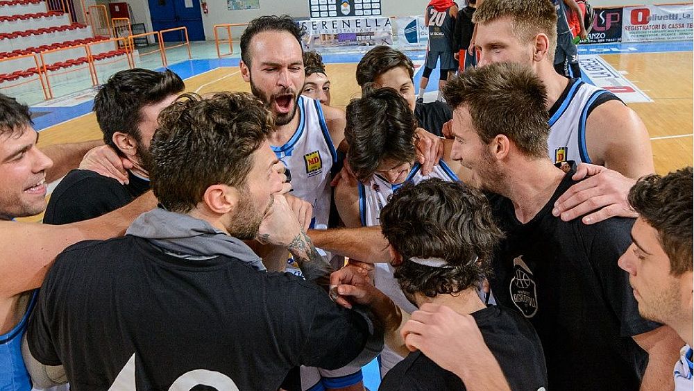 30042021 new basket agropoli esultano