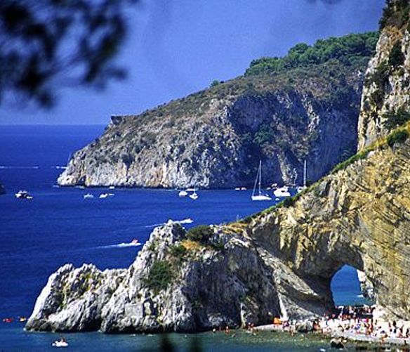 30052019 arco palinuro e spiaggia