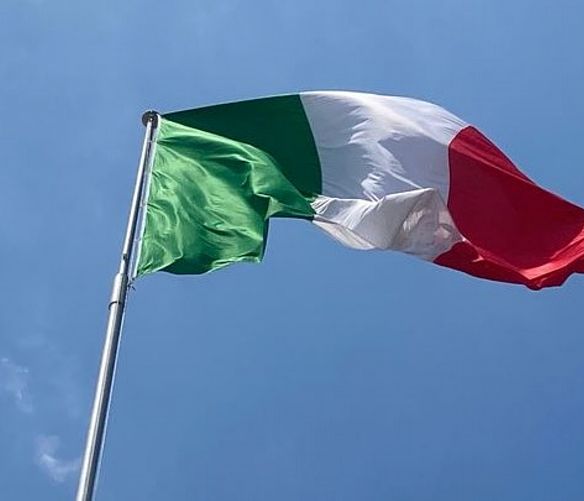 30052024 bandiera italia