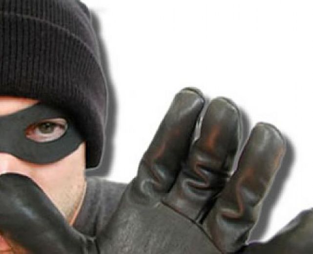 30062013 ladro mascherato
