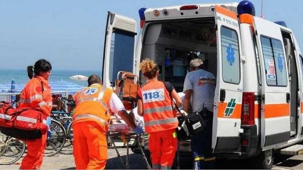 30072019 ambulanza spiaggia 30072019 ambulanza spiaggia
