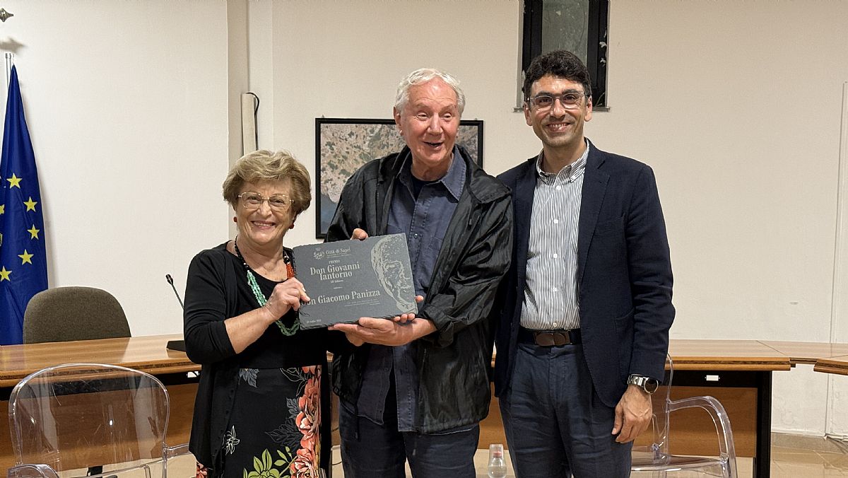 30072025 a don giacomo panizza il premio iantorno 30072025 a don giacomo panizza il premio iantorno