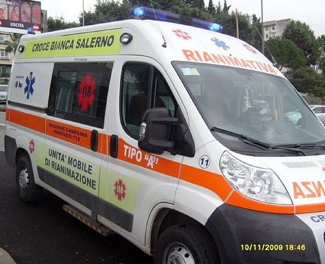 30112013 ambulanza croce bianca salerno