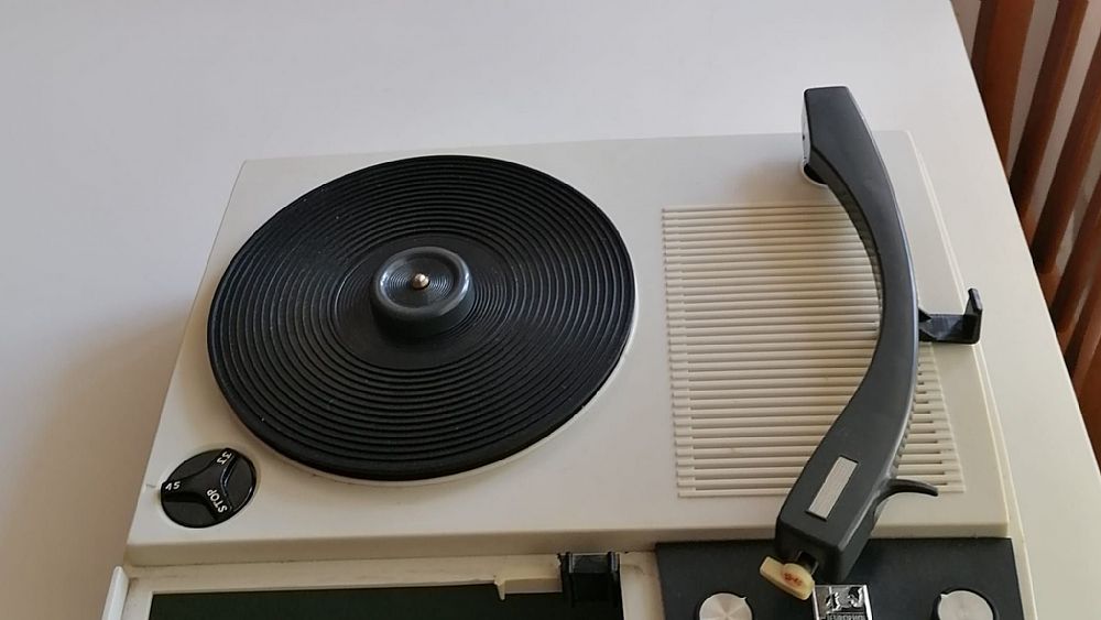 31032021 antico giradischi 31032021 antico giradischi