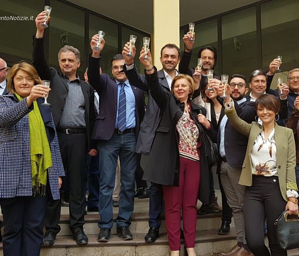 31052019 SINDACO CAVALLONE E MAGGIORANZA SALA CONSILINA