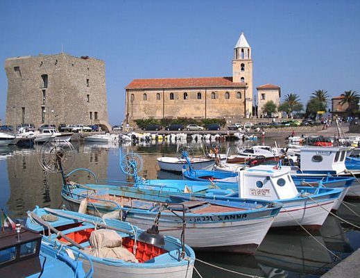 Acciaroli e barche porto